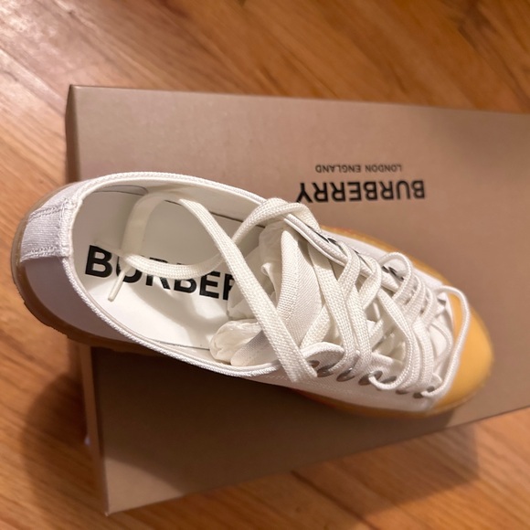 Burberry Tennis Shoe. NEW - Picture 3 of 7